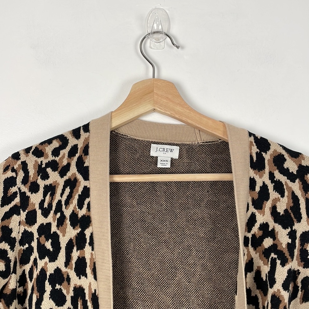 J. Crew cotton long sleeve Leopard print 2 pocket cardigan sweater Size XXSmall - Picture 4 of 7